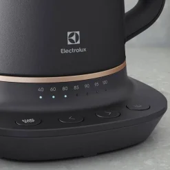 Electrolux vedenkeitin Explore 7 musta