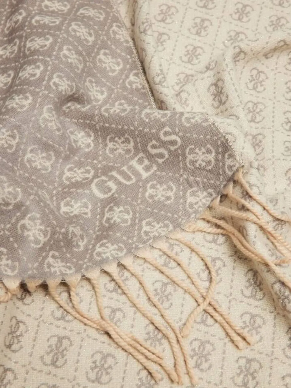 Guess huivi AW5423 POL03