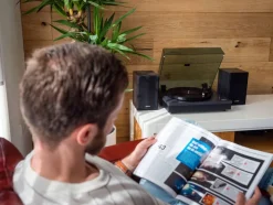 Lenco vinyylilevysoitin + kaiuttimet LS-300 musta