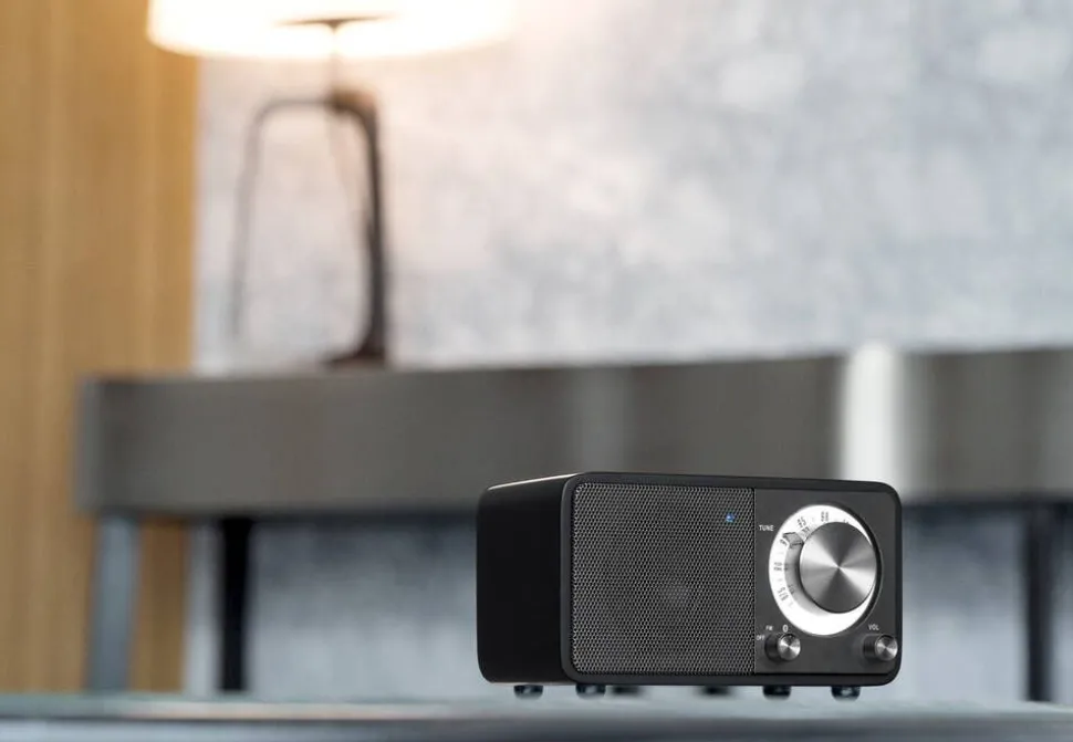 Sangean pöytäradio WR-7 Bluetooth-yhteydellä, musta SAN99506