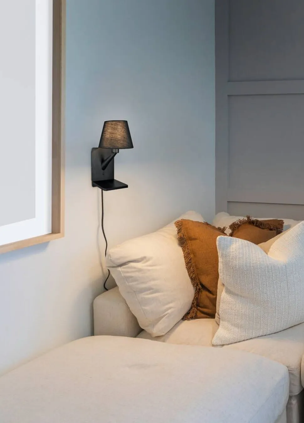 Trio Lighting Comfort seinävalaisin E14 mattamusta latausase