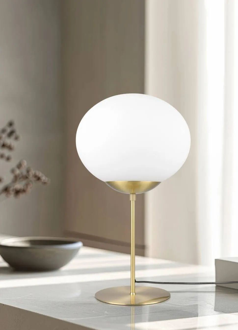 Trio Lighting pöytävalaisin Fomento E27 mattamessinki/valkoi