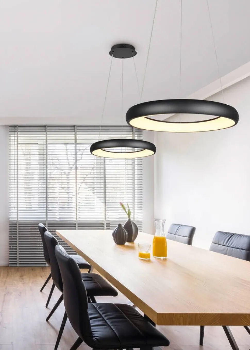 Trio Lighting riippuvalaisin Cardona LED 62 cm mattamusta