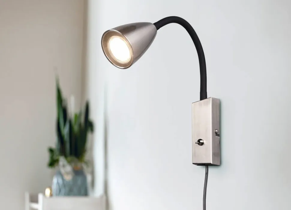 Trio Lighting seinävalaisin Wanda GU10 harjattu teräs