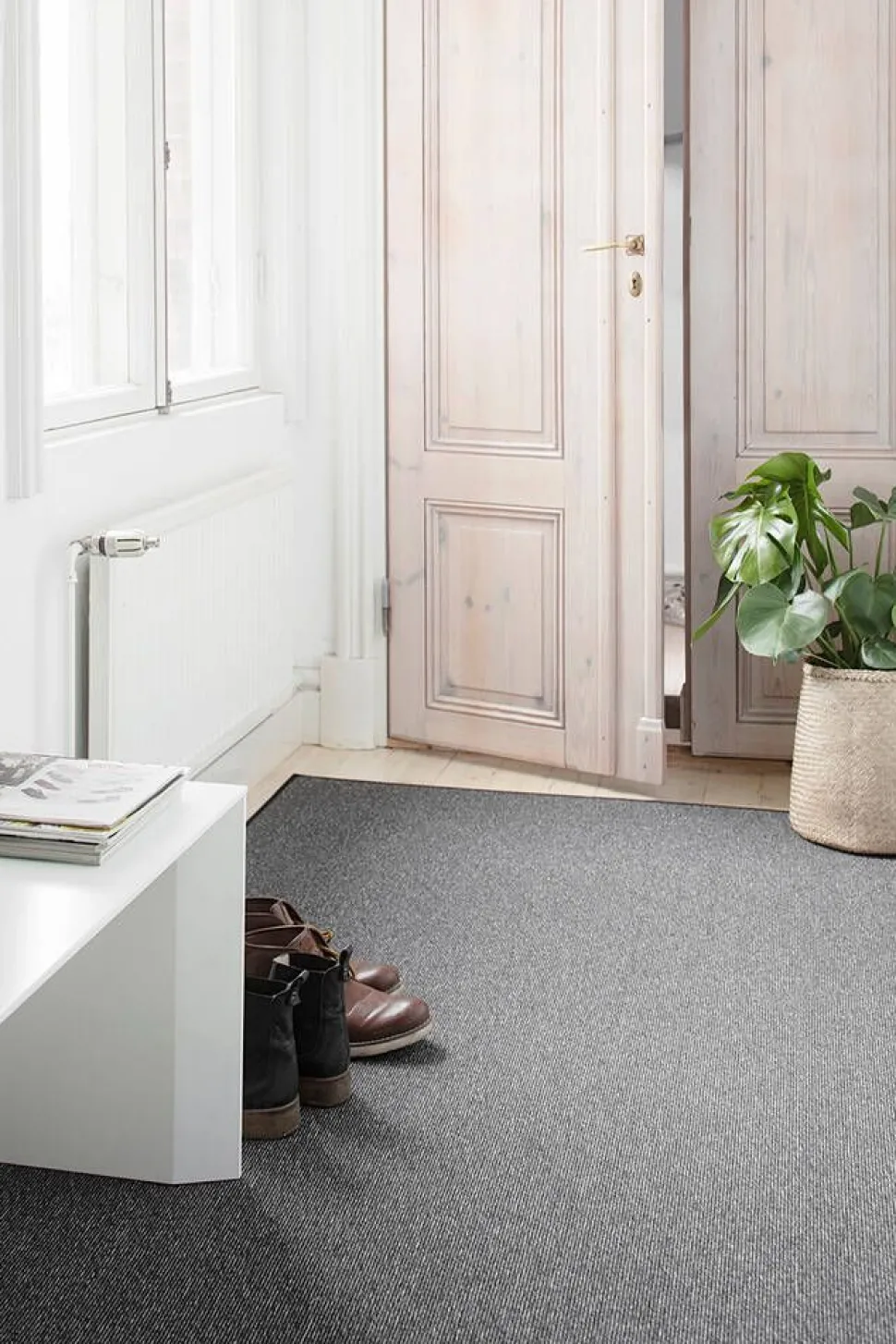 VM-Carpet Balanssi 98 tummanharmaa, 80*300 cm, kantti 5460