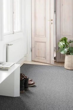 VM-Carpet Balanssi 98 tummanharmaa, 80*200 cm, kantti 5460