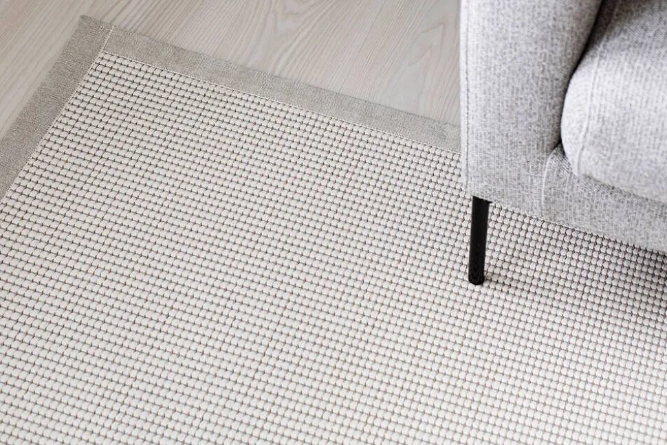 VM-Carpet Lyyra 52 valkoinen 133*200 cm, kantti 1