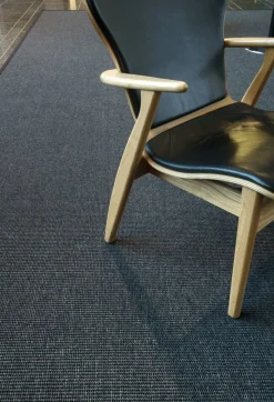 VM-Carpet Esmeralda 79 musta, 80*250 cm, kantti 020 B